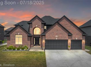 22013 Rio Grande Dr, Macomb, MI 48044