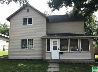 114 S 7th St, Cherokee, IA 51012