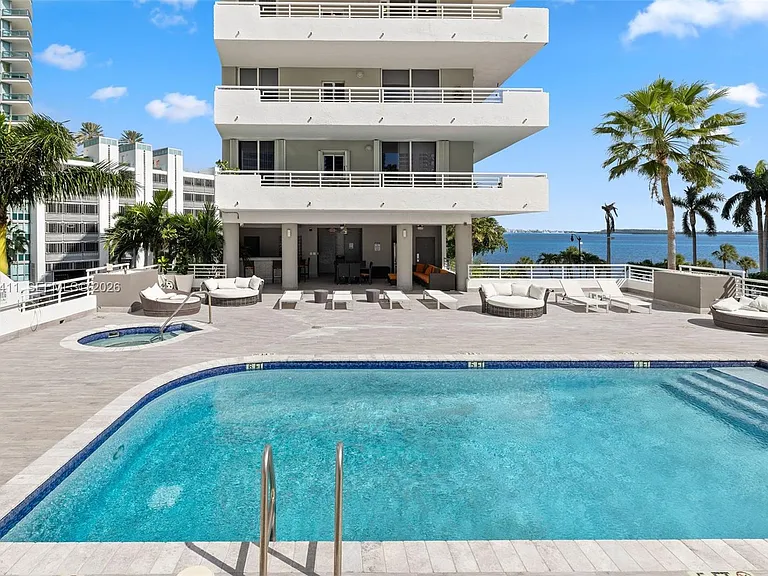 1402 Brickell Bay Dr #603 — Photo 1