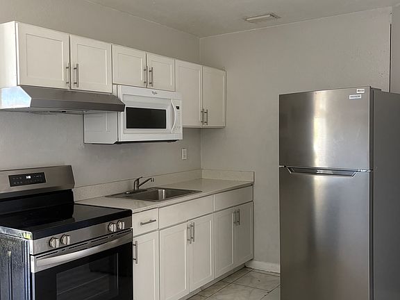 4th image of 2730 NW 16th St