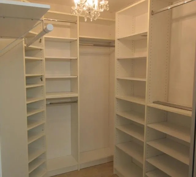 Primary bedroom walk-in closet
Lots of shelves!
