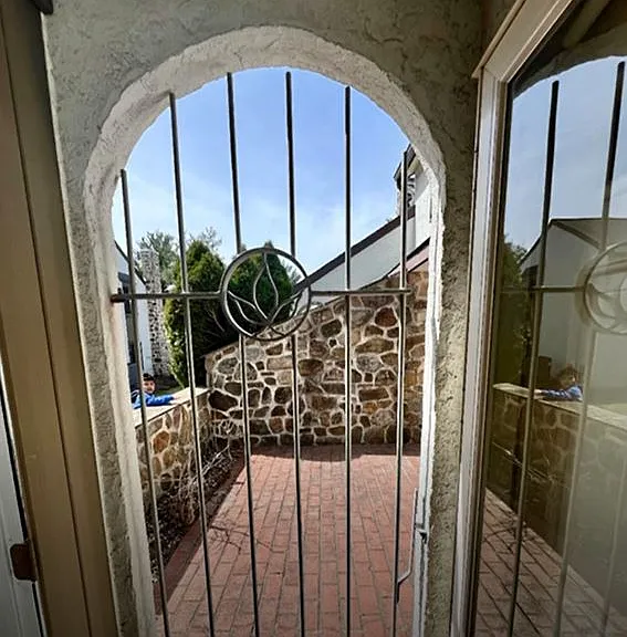 106 Pinecrest Dr — Photo 3