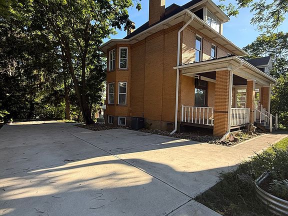 4th image of 25 Hillson Ave