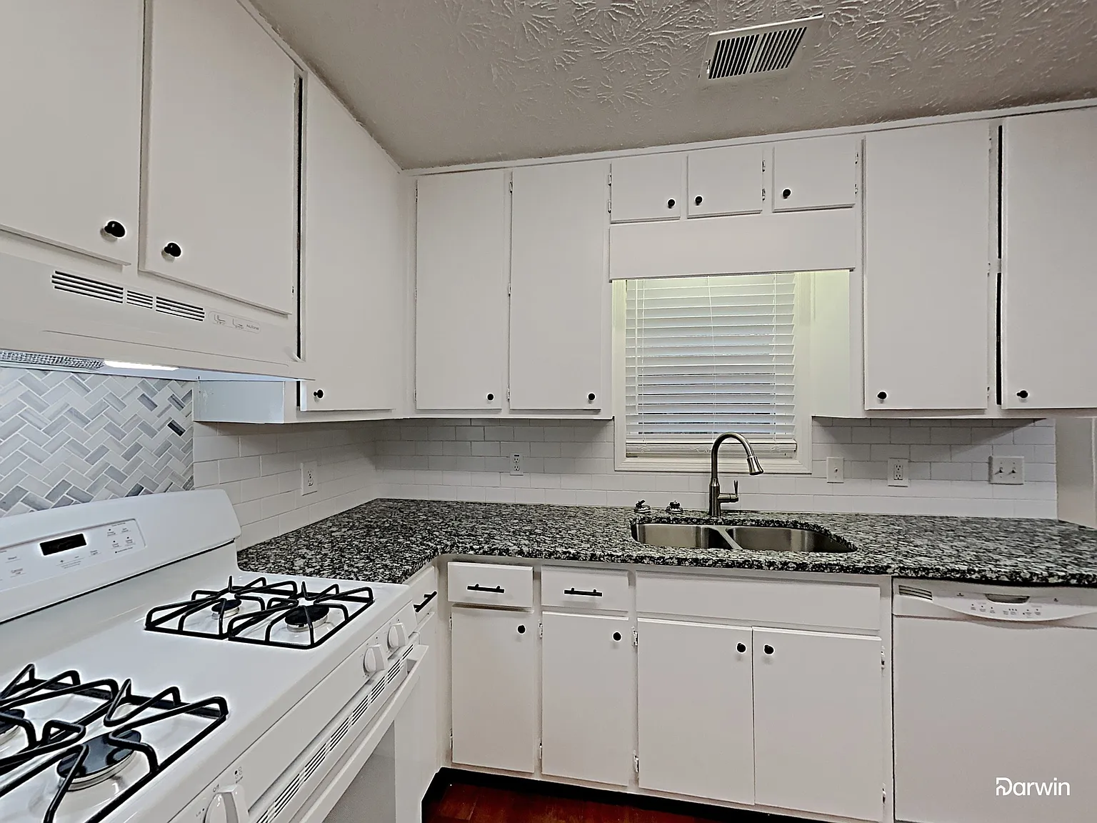 3 bed, 2.5 bath, 1783 sqft, $2,345 — Photo 4