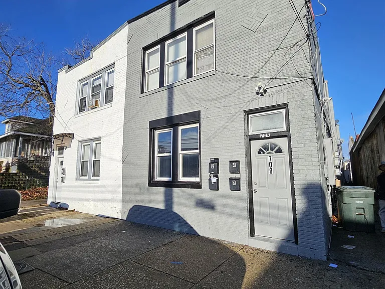 709 Adriatic Ave — Photo 2