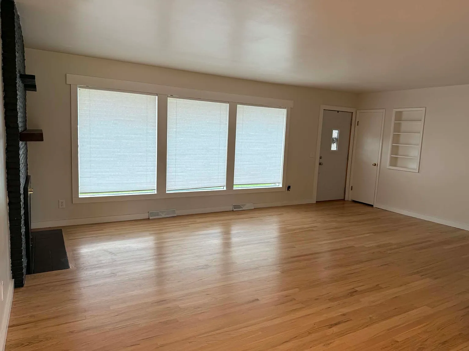 5 bed, 2296 sqft, $2,495 — Photo 4