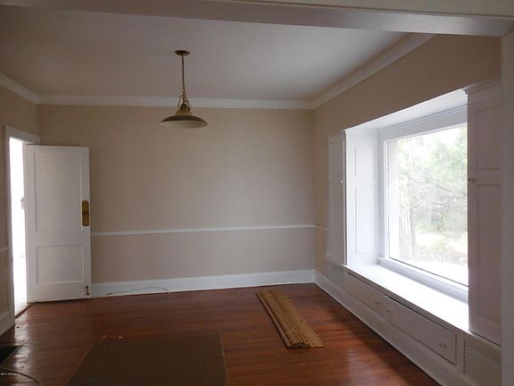 4th image of 9140 Heckscher Dr