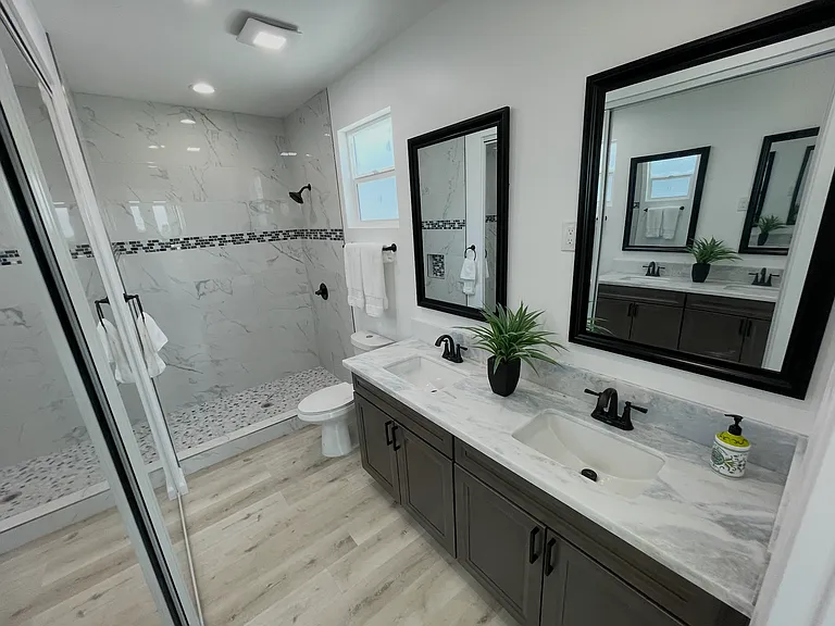 4327 Clairemont Dr — Photo 6