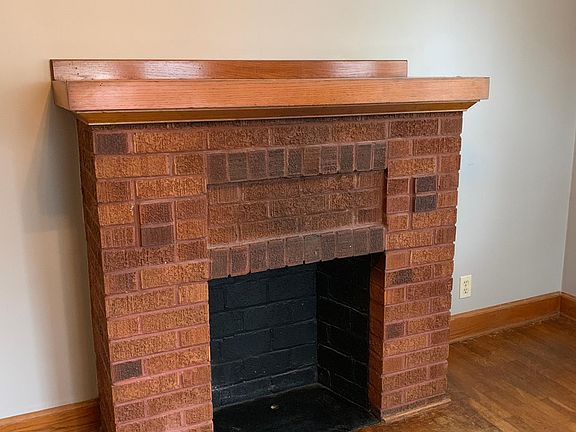 2nd image of 511 W Crawford St