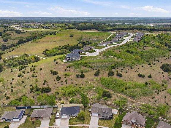 2nd image of 300 Ledgestone Ridge Ct