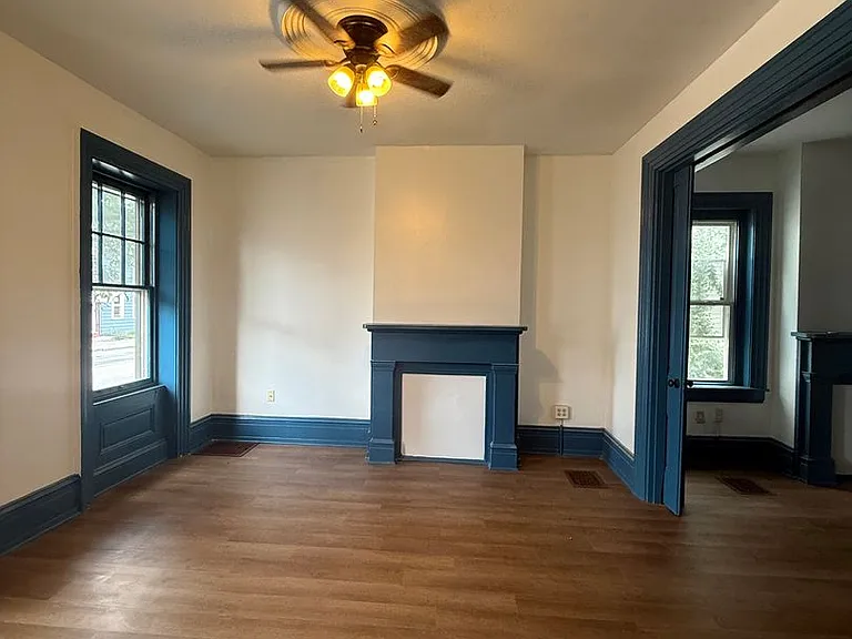 112 E North St — Photo 3
