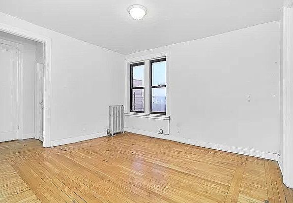 5th image of 4848 Broadway APT 2B