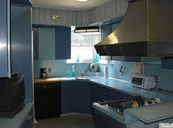5th image of 553 Manatuck Blvd