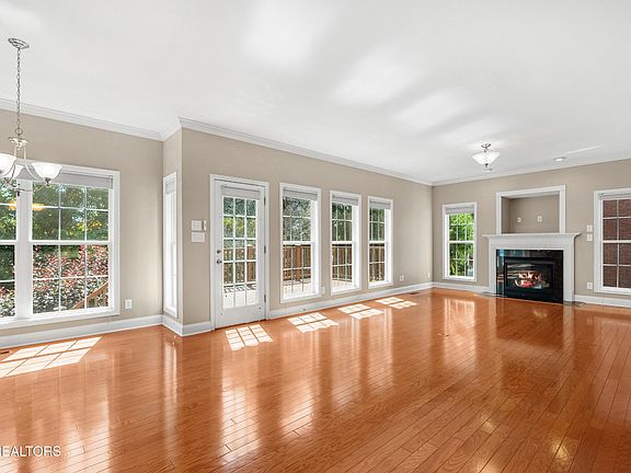 4th image of 10442 Ivy Hollow Dr