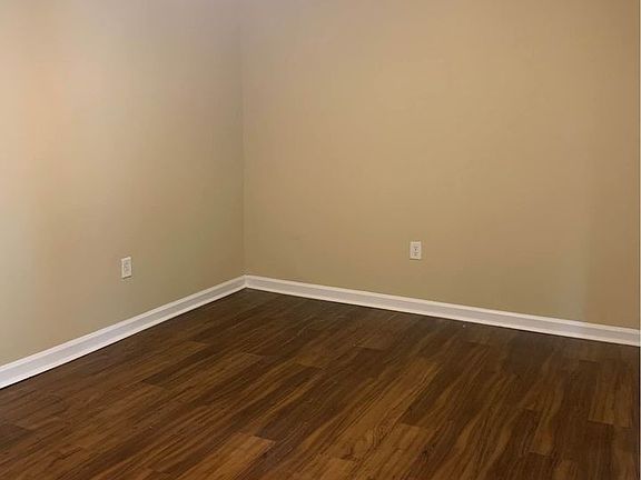 5th image of 239 Wayne Dr