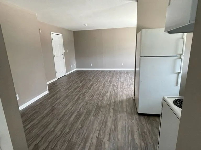 1407 Charleston Ave — Photo 9