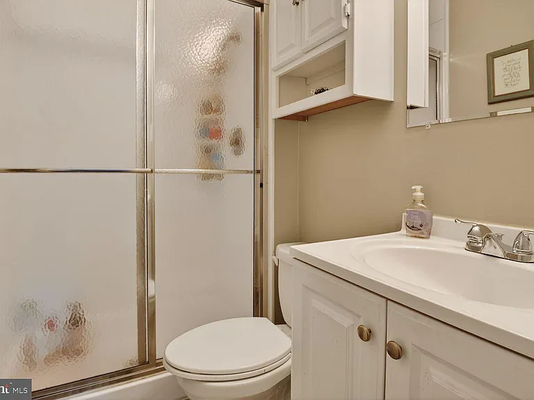 7716 Tiverton Dr — Photo 9