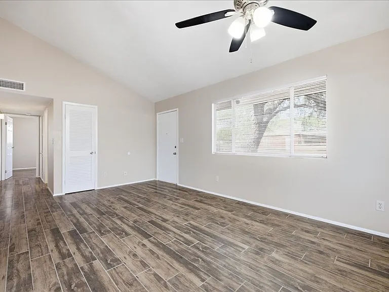 2525 N Cherry Ave — Photo 5