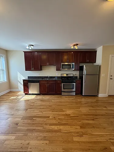 4542 W George St Photo 1