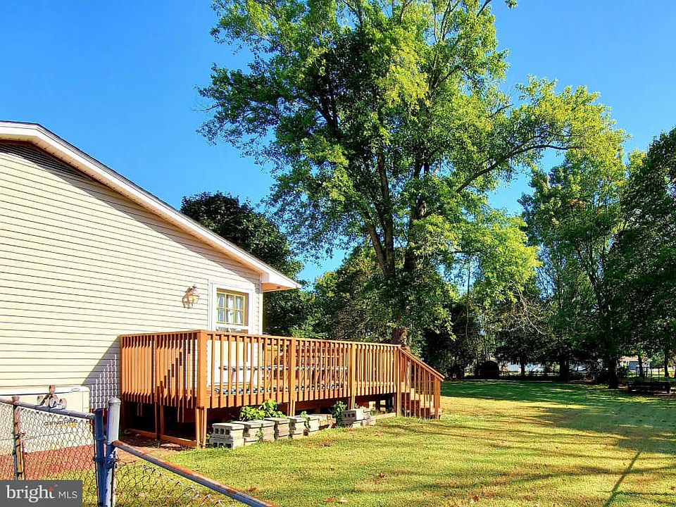 2nd image of 9044 Canterbury Rd