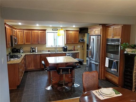 2nd image of 9449 Woodlawn Dr