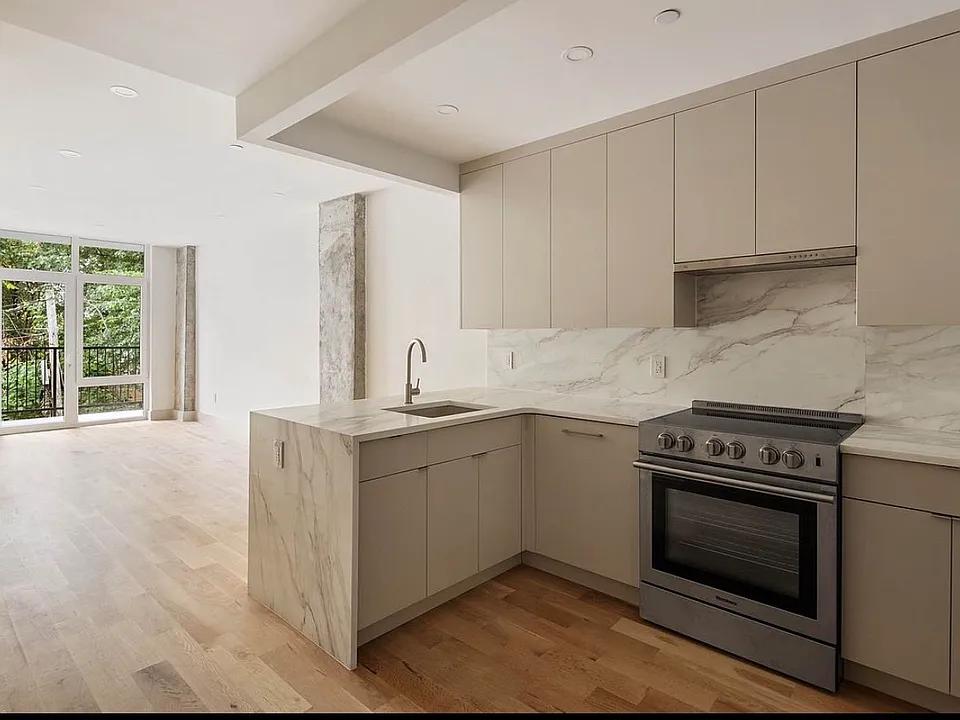 1155 Bedford Ave #2R