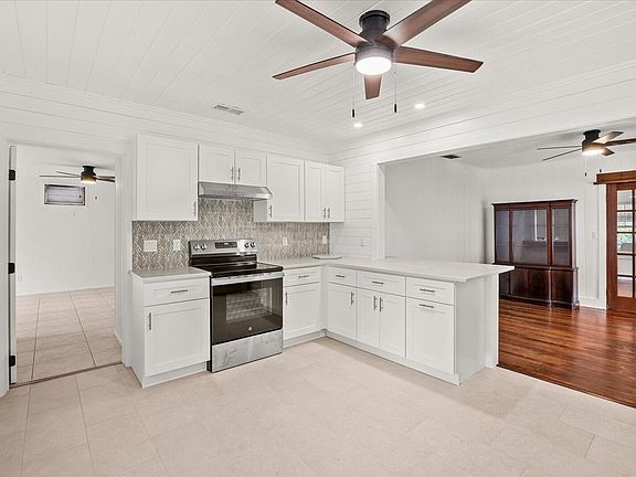 5th image of 705 SE Stypmann Blvd