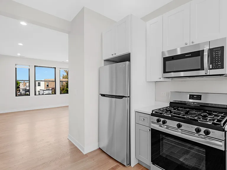 4856 N Troy St #3 — Photo 6