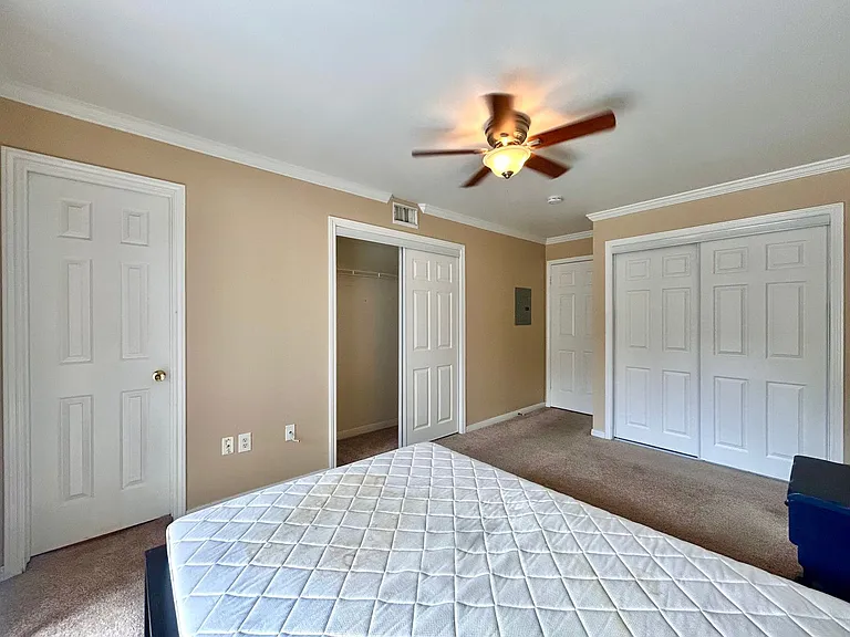501 W 26th St #214 — Photo 11