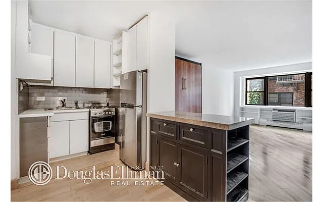 Rented by Douglas Elliman | media 20