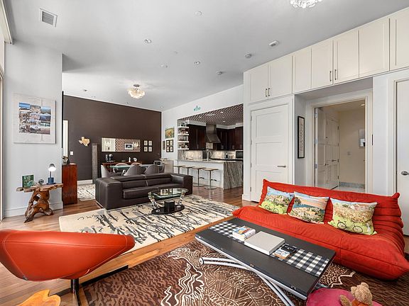 5th image of 98 San Jacinto Blvd #1306