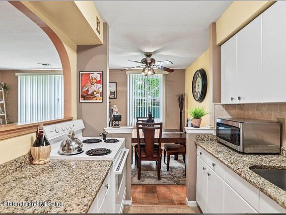 3rd image of 894 Armstrong Ave APT 1
