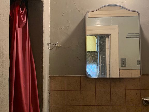 1st floor bathroom 
