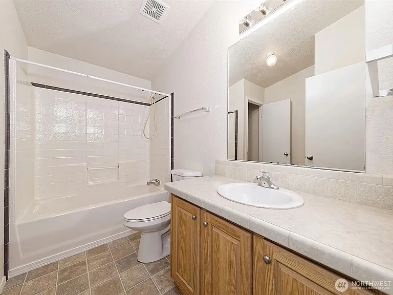 221 SE Fuchsia Ave — Photo 8