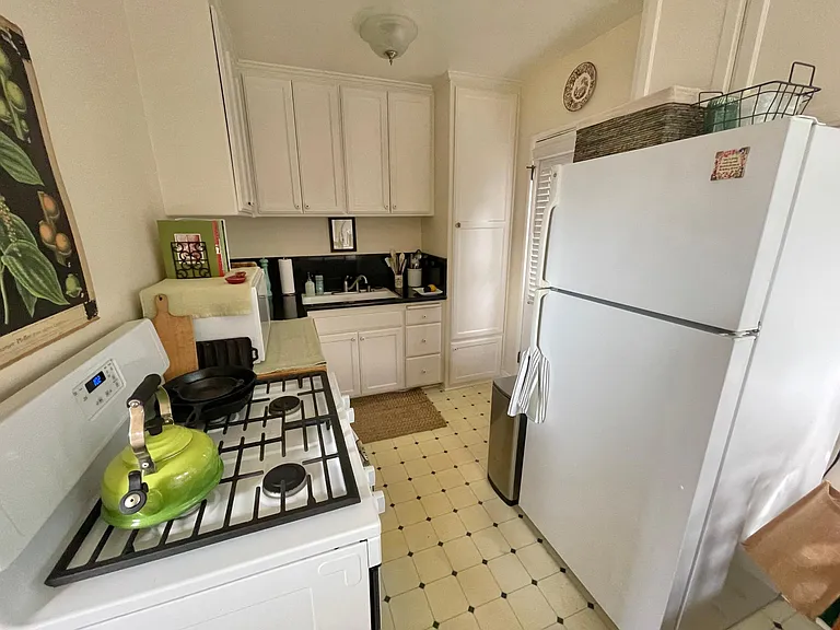 1304 Bonnie Brae St — Photo 4