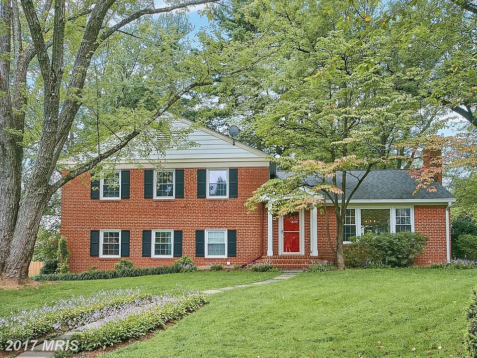 1st image of 104 Oakmont Ct NE