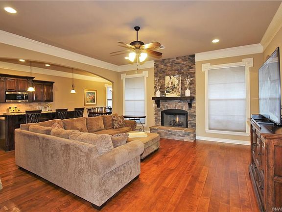 2nd image of 622 Bitter Pecan Dr
