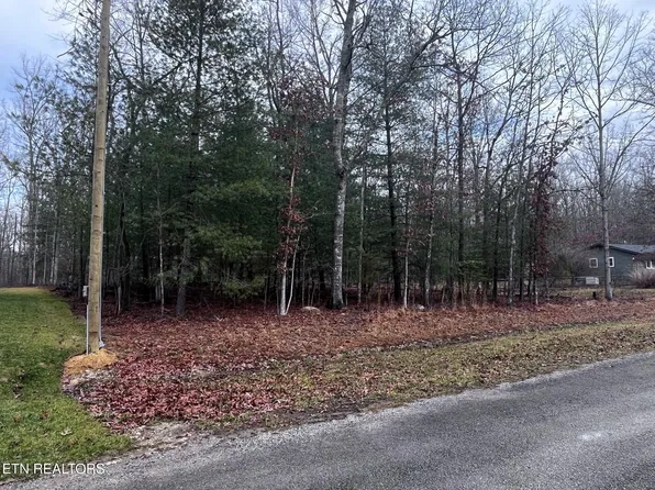 9105 Hondo Dr, Crossville, TN 38572