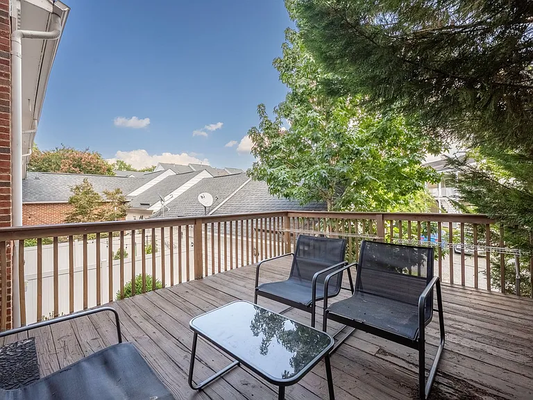 13704 Anthea Ln — Photo 32