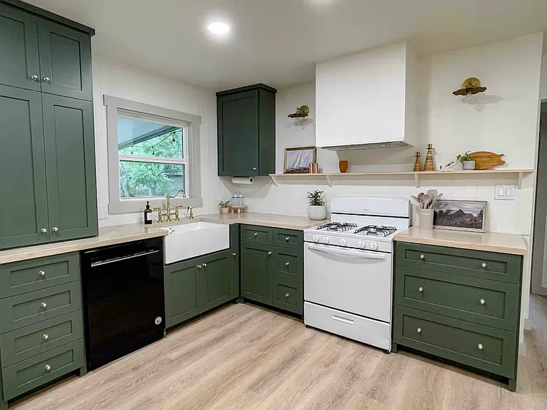 451 Hughes Dr — Photo 9