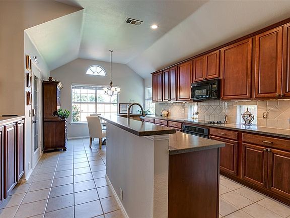 2nd image of 3010 Saint Lynda Dr