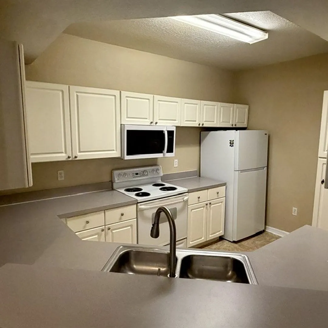 2 bd / 2 ba in Palms Club Community ! — Photo 4
