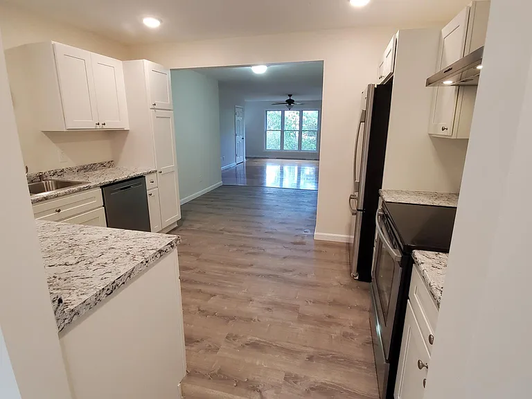 72 Juniper Rdg #A — Photo 3