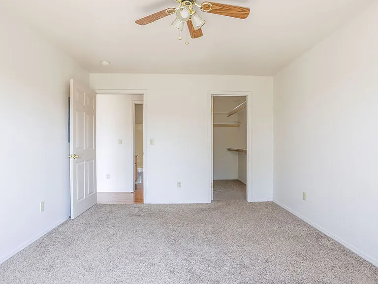235 Talisman Dr #14 — Photo 9
