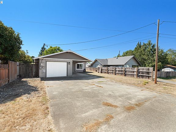 2nd image of 525 E 11th Pl