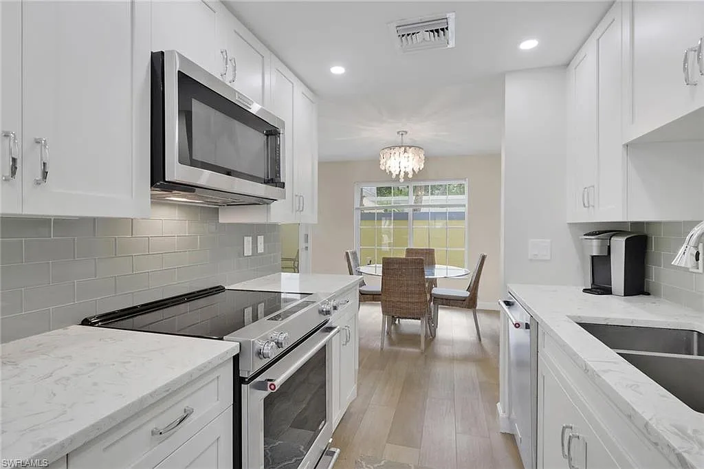 2 bed, 2.5 bath, 978 sqft, $12,000 — Photo 4