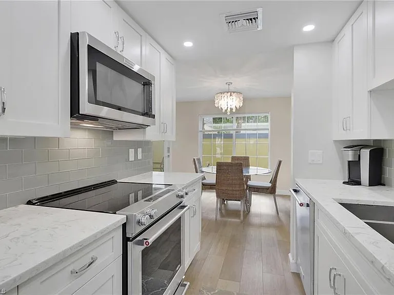 230 3rd Ave S #4 — Photo 4