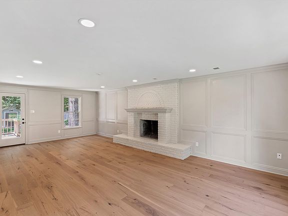 4th image of 873 Hickory Oaks Cir