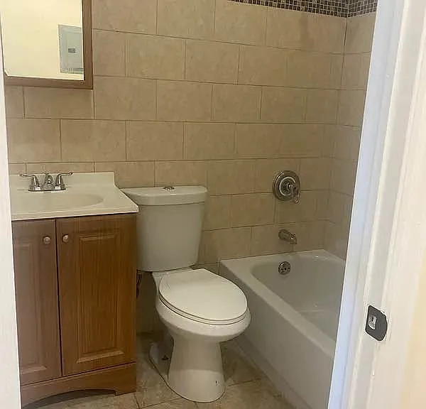 544 Franklin Ave #3 — Photo 11