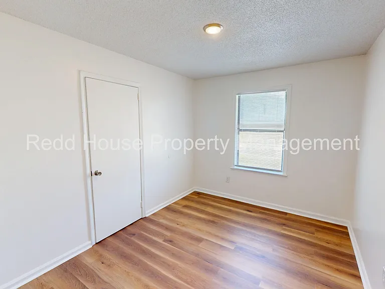 600 Howell St — Photo 10